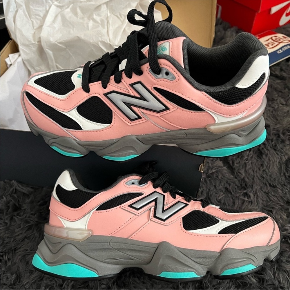 SOLD new balance 9060